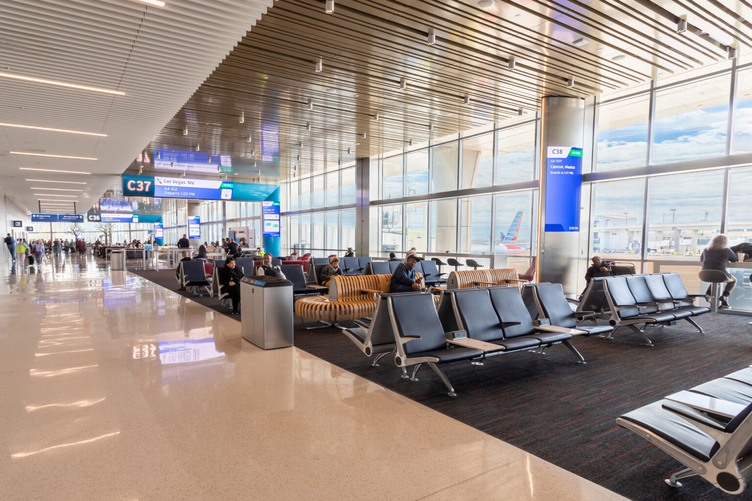 DFW International Airport Ford AV