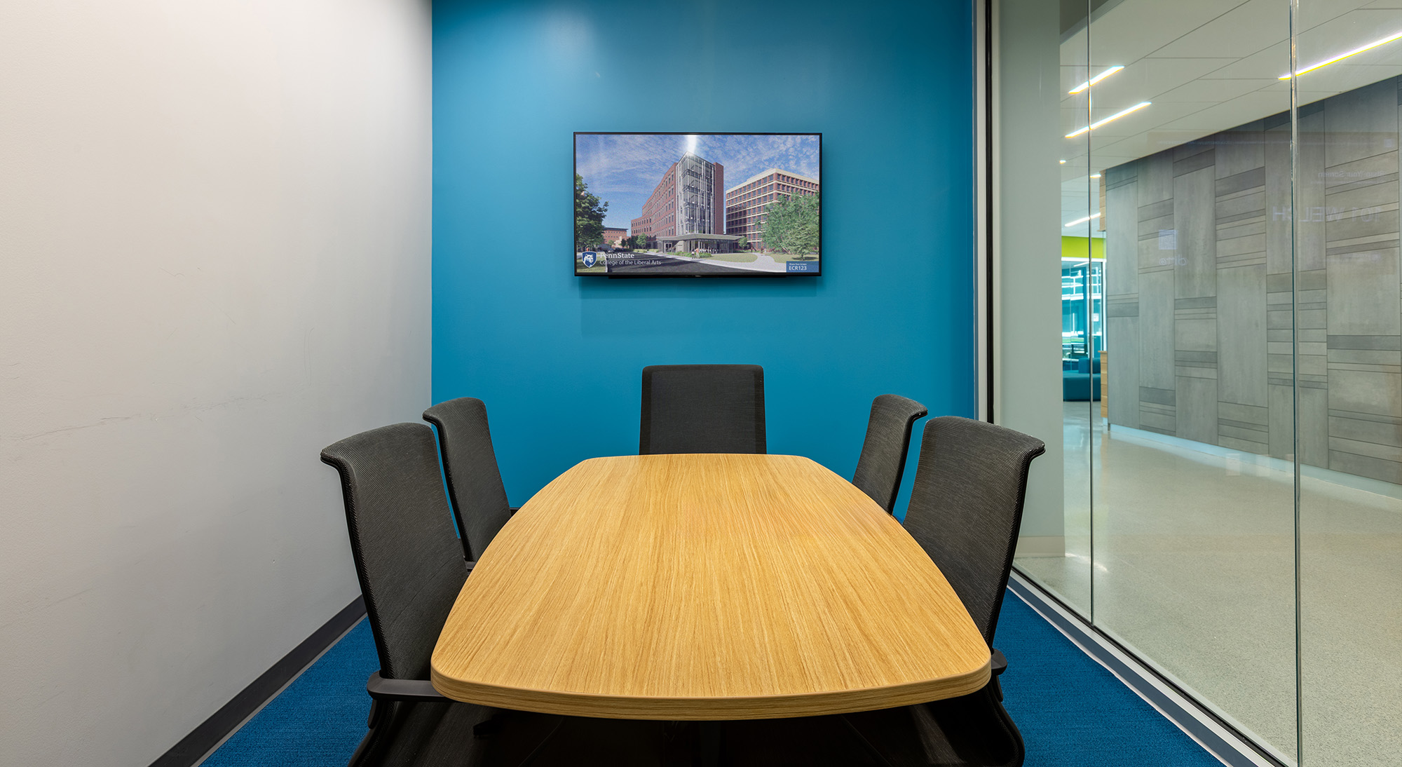 Hybrid educational meeting using Zoom Rooms with Logitech camera and microphone system