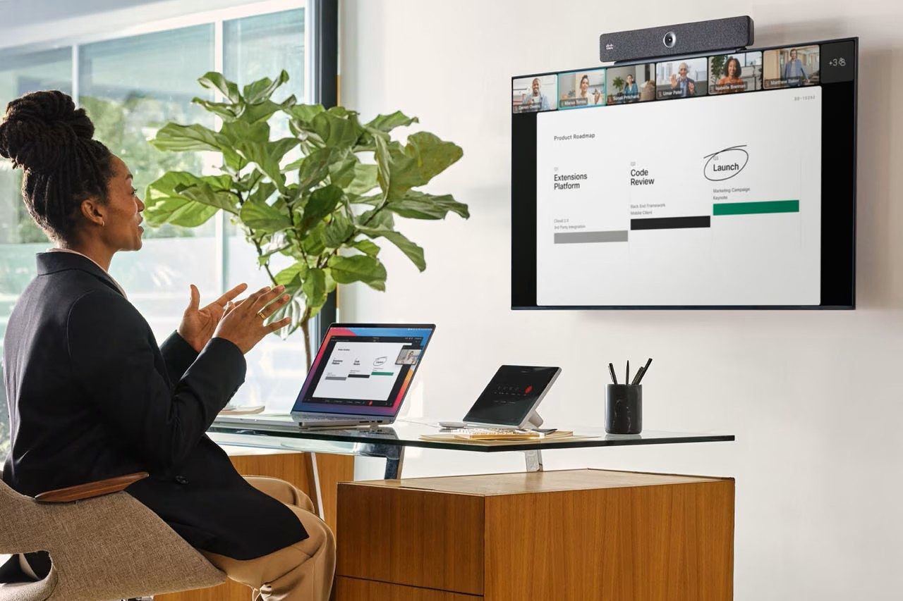 Cisco Room Bar being used in a small office integrated Ford AV